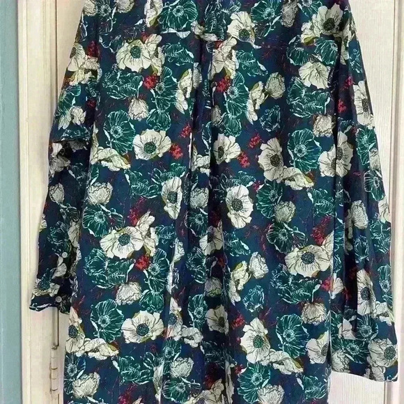 Duluth Tunic Top Womens Plus Size 1X Blue Long Sleeve Floral Wrinkle Fighter - Picture 2 of 4